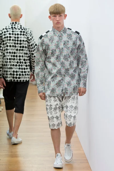 Look 19